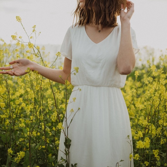 LAST ONE! NWT White Short Sleeve Dress - Picture 3 of 4